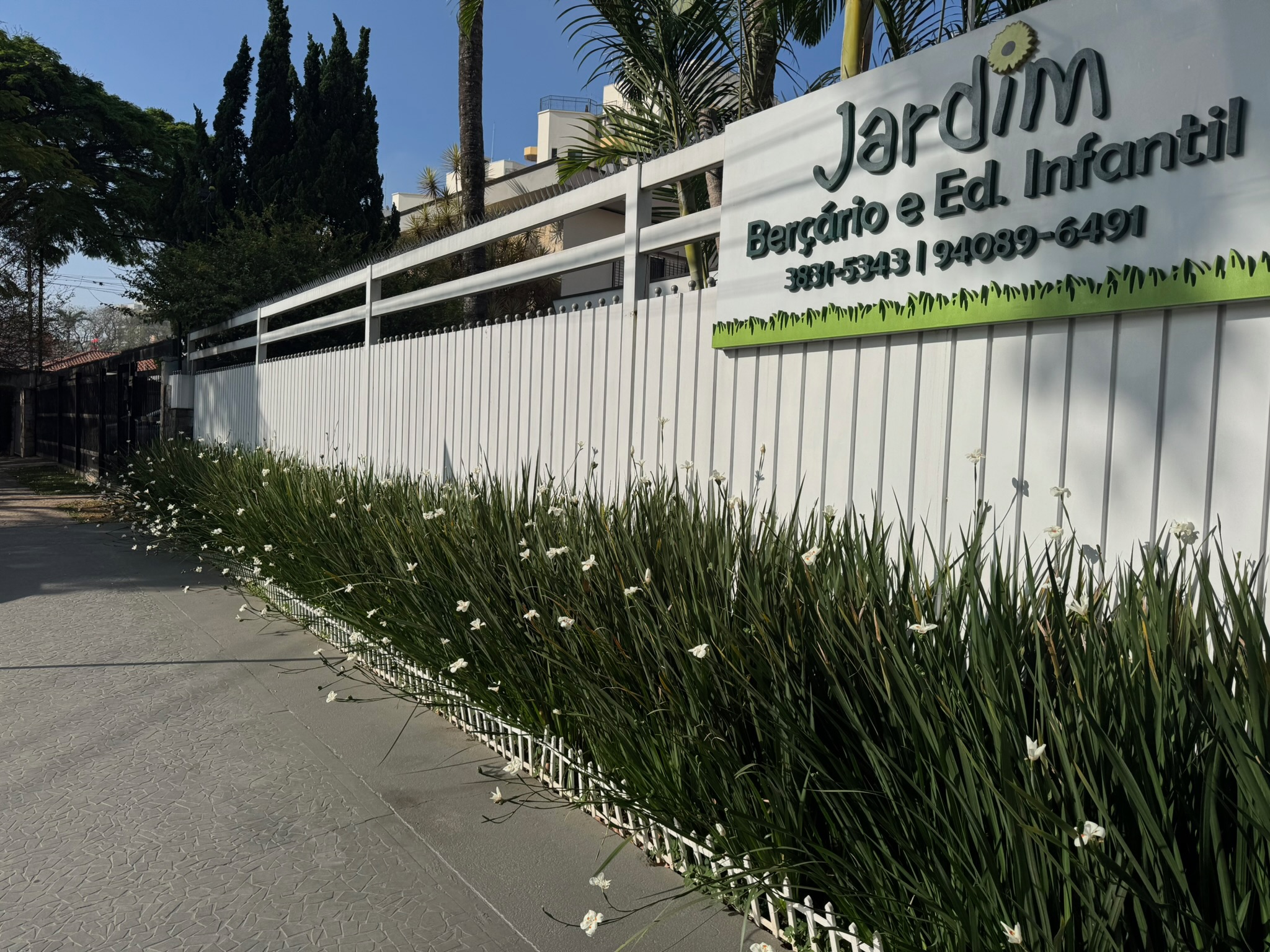 Frente da Escola Jardim Berçário e Educação Infantil na Vila Leopoldina - SP