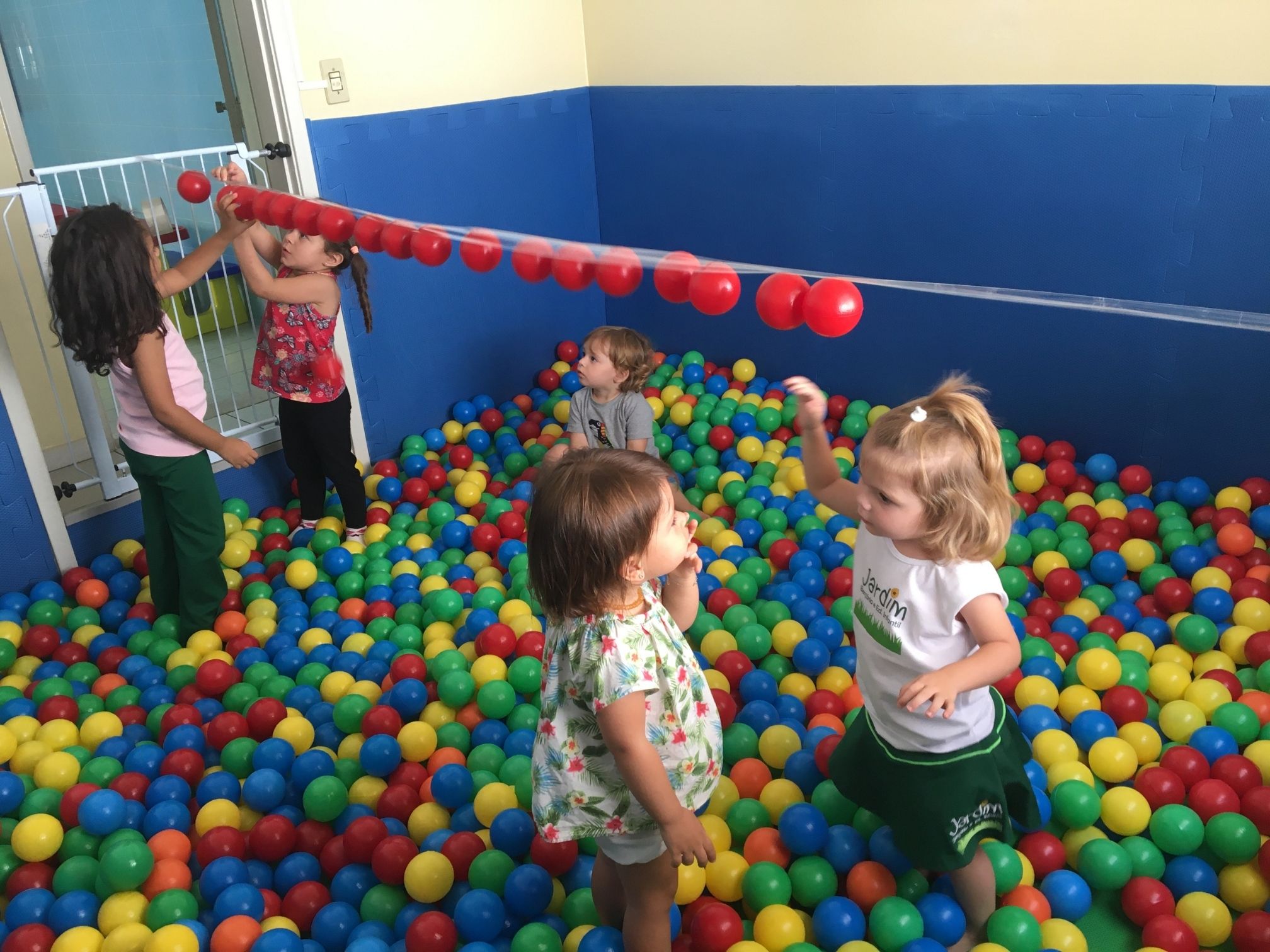 Sala de piscina de bolinhas